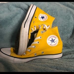 High Top Converse Chuck Taylor Women’s Size 6.5